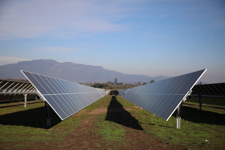 Mujeres lideran ejecución de proyecto de energía solar en la comuna de Colbún