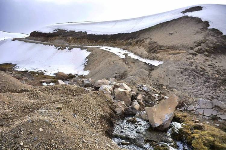 Denuncian destrucción de petroglifos en la zona de Laguna del Maule