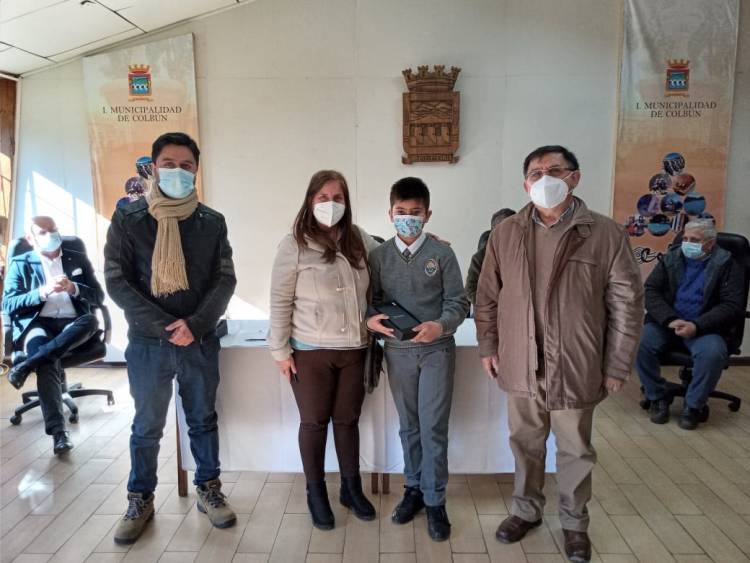 Masiva entrega de tablet para estudiantes de la comuna de Colbún