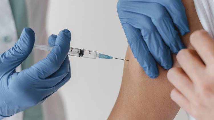 Vacunación en menores: expertos confirman su seguridad  y necesidad de aumentar población inoculada