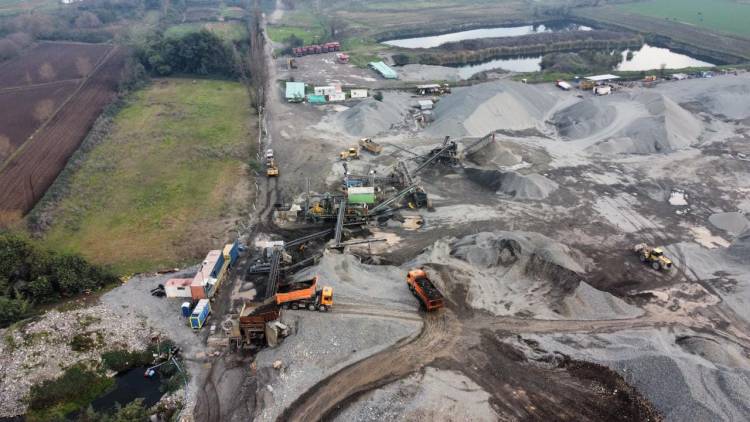 Paralizan extracción ilegal de áridos detectada con drone en la ribera del río Maule