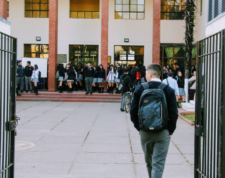 Todo lo que debes saber del regreso voluntario a clases presenciales de los alumnos de cuartos medios en Linares